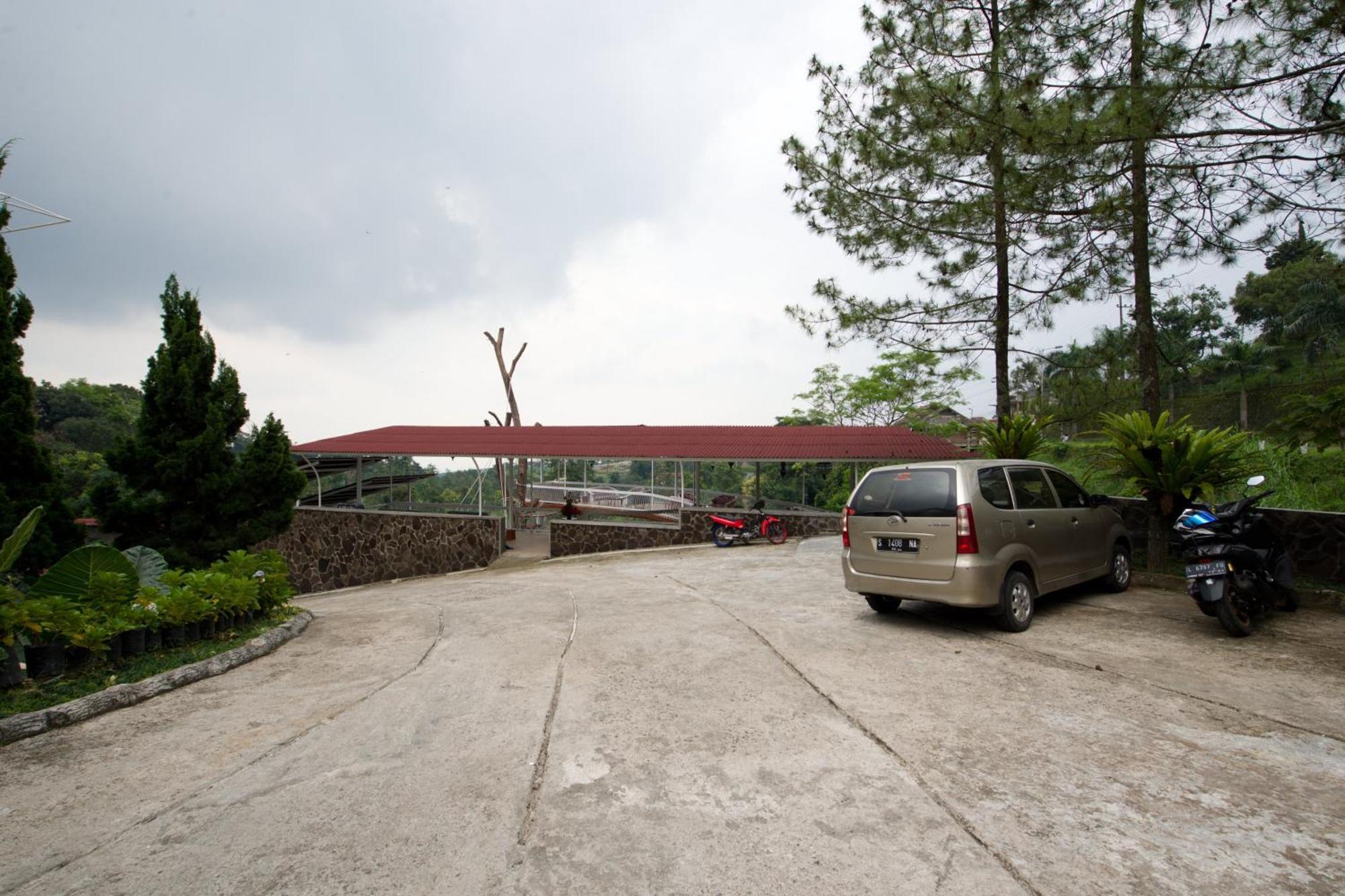 Capital O 3359 Pondok Wisata Jaden Trawas Mojokerto מראה חיצוני תמונה
